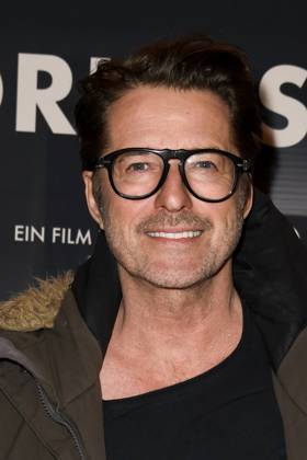 Bruno Eyron actor as a guest on the red carpet at the movie premiere Die Vorkosterinnen at Kino Babylon on 05 05 2025 in Berlin Berlin Germany