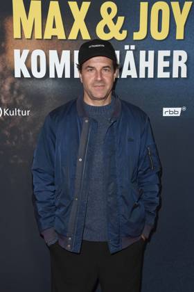 DJ Schowi bei der Premiere der 3teiligen ARD Doku Filmreihe öMax und Joy - komm naeher (ab 8.5.205 in der ARD Mediathek) am 7.05.2025 in der Astor Filmlounge in Berlin ARD Doku Serie Max & Joy- komm naeher feiert Premiere in Berlin 
