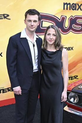 Dan Tracy with wife Cynthia at the premiere of the HBO Max Original series Duster at Universal Studios Universal City, 08 05 2025 Foto:xD.xStarbuckx xFuturexImagex duster_5539