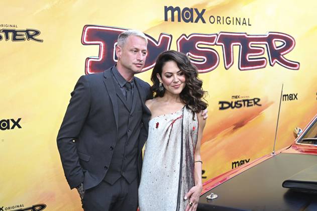 Camille Guaty with husband Sy Rhys Kaye at the premiere of the HBO Max original series Duster at Universal Studios Universal City, 08 05 2025 Foto:xD.xStarbuckx xFuturexImagex duster_5553