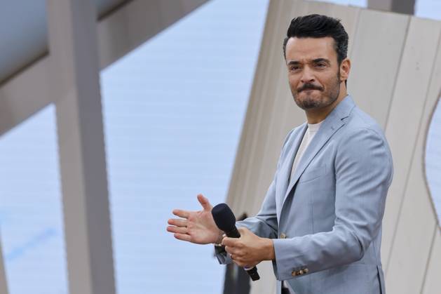 Giovanni Zarella stands on the stage, Saisoneroeffnung, ZDF Fernsehgarten, ZDF Sendezentrum on May 04, 2025 in Mainz, Germany Photo by Marco Steinbrenner DeFodi Images Giovanni Zarella stands on the stage, Saisoneroeffnung, ZDF Fernsehgarten, ZDF Sendezentrum, May 4, 2025 in Mainz, Germany Photo by Marco Steinbrenner DeFodi Images