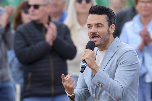 Giovanni Zarella stands on the stage, Saisoneroeffnung, ZDF Fernsehgarten, ZDF Sendezentrum on May 04, 2025 in Mainz, Germany Photo by Marco Steinbrenner DeFodi Images Giovanni Zarella stands on the stage, Saisoneroeffnung, ZDF Fernsehgarten, ZDF Sendezentrum, May 4, 2025 in Mainz, Germany Photo by Marco Steinbrenner DeFodi Images