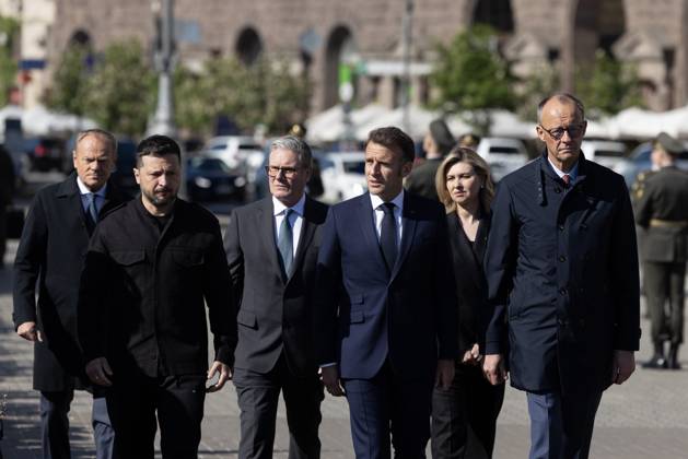 Prime Minister Keir Starmer visits Ukraine 10 05 2025. Kyiv, Ukraine. Prime Minister Keir Starmer, Emmanuel Macron, French President, and Friedrich Merz, German Chancellor and Poland Prime Minister Donald Tusk and Volodymyr Zelenskyy, President of Ukraine attend a candle ceremony at Maidan Square during a visit to Ukraine., Credit:Simon Dawson Avalon Ukraine, Kyiv  Copyright: xSimonxDawsonx xAvalonx 0997538974