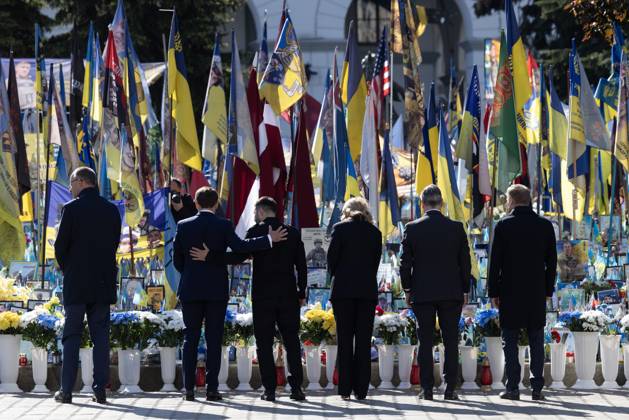 Prime Minister Keir Starmer visits Ukraine 10 05 2025. Kyiv, Ukraine. Prime Minister Keir Starmer, Emmanuel Macron, French President, and Friedrich Merz, German Chancellor and Poland Prime Minister Donald Tusk and Volodymyr Zelenskyy, President of Ukraine attend a candle ceremony at Maidan Square during a visit to Ukraine., Credit:Simon Dawson Avalon Ukraine, Kyiv  Copyright: xSimonxDawsonx xAvalonx 0997540170