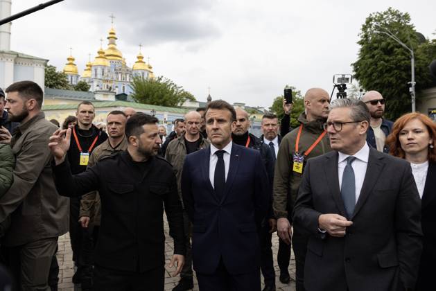 Prime Minister Keir Starmer visits Ukraine 10 05 2025. Kyiv, Ukraine. Prime Minister Keir Starmer and Emmanuel Macron walk in the street with Volodymyr Zelenskyy, President of Ukraine during a visit to Ukraine., Credit:Simon Dawson Avalon Ukraine, Kyiv  Copyright: xSimonxDawsonx xAvalonx 0997645799