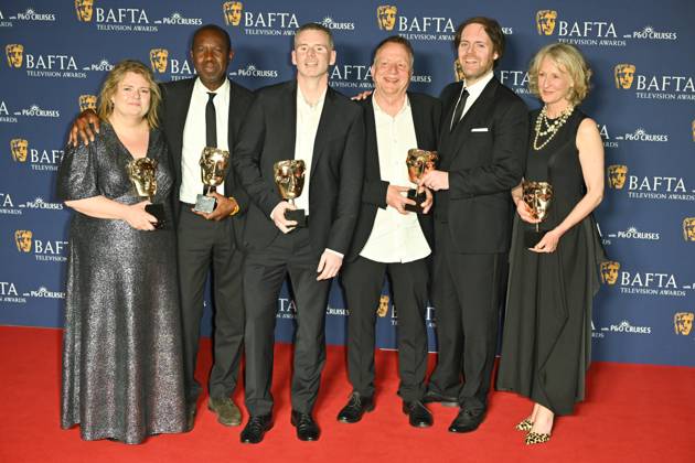 BAFTA TV Awards, Winners, London, UK, 11 May 2025. London, UK, 11 May 2025. Emma Parkins, Clive Myrie, Ed Stobart, Denis Minihan, Jane Magowan and members of cast and crew pose with the Daytime Award for Clive Myrie s Caribbean Adventure on the Winners Carpet at the BAFTA Television Awards with P&O Cruises at the Royal Festival Hall, London, UK., Credit:Lee Floyd Avalon UK, London, Royal Festival Hall Copyright: xLeexFloydx xAvalonx 0998023932