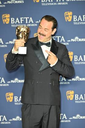 BAFTA TV Awards, Winners, London, UK, 11 May 2025. London, UK, 11 May 2025. Danny Dyer pose with the Male Performance in a Comedy Programme Award for Mr Bigstuff on the Winners Carpet at the BAFTA Television Awards with P&O Cruises at the Royal Festival Hall, London, UK., Credit:Lee Floyd Avalon UK, London, Royal Festival Hall Copyright: xLeexFloydx xAvalonx 0998024464