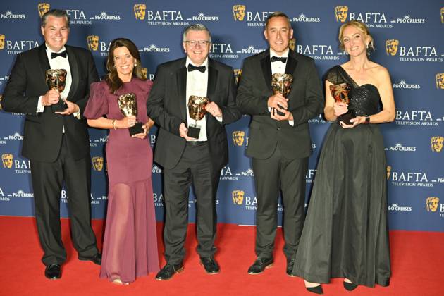 BAFTA TV Awards, Winners, London, UK, 11 May 2025. London, UK, 11 May 2025. Gareth Knowles, Kelly Crawford, Richard Frediani, Liam Blyth and Caroline Turner pose with the News Coverage Award for BBC Breakfast: Post Office Special on the Winners Carpet at the BAFTA Television Awards with P&O Cruises at the Royal Festival Hall, London, UK., Credit:Lee Floyd Avalon UK, London, Royal Festival Hall Copyright: xLeexFloydx xAvalonx 0998025189