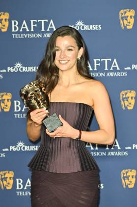 BAFTA TV Awards, Winners, London, UK, 11 May 2025. London, UK, 11 May 2025. Marisa Abela poses with the Leading Actress Award for Industry on the Winners Carpet at the BAFTA Television Awards with P&O Cruises at the Royal Festival Hall, London, UK., Credit:Lee Floyd Avalon UK, London, Royal Festival Hall Copyright: xLeexFloydx xAvalonx 0998025971