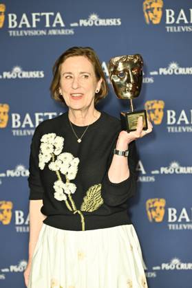 BAFTA TV Awards, Winners, London, UK, 11 May 2025. London, UK, 11 May 2025. Kirsty Wark poses with the Fellowship Award on the Winners Carpet at the BAFTA Television Awards with P&O Cruises at the Royal Festival Hall, London, UK., Credit:Lee Floyd Avalon UK, London, Royal Festival Hall Copyright: xLeexFloydx xAvalonx 0998026724