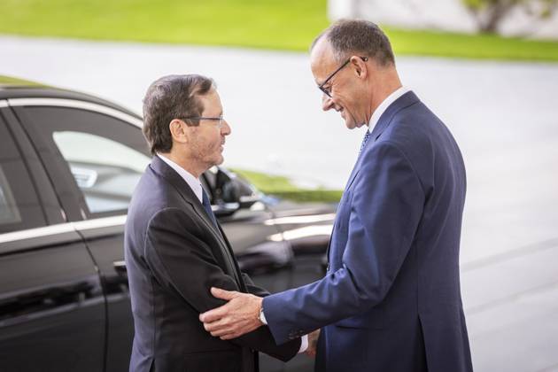 R L Friedrich Merz CDU , Federal Chancellor, receives Isaac Herzog, President of Israel, at the Federal Chancellery in Berlin, 12 05 2025 Berlin Germany Copyright: xAmreixSchulzx