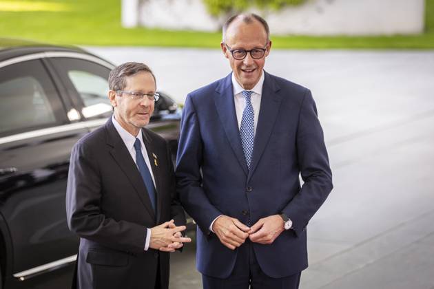 R L Friedrich Merz CDU , Federal Chancellor, receives Isaac Herzog, President of Israel, at the Federal Chancellery in Berlin, 12 05 2025 Berlin Germany Copyright: xAmreixSchulzx
