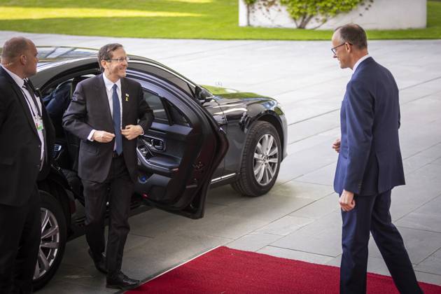 R L Friedrich Merz CDU , Federal Chancellor, receives Isaac Herzog, President of Israel, at the Federal Chancellery in Berlin, 12 05 2025 Berlin Germany Copyright: xAmreixSchulzx