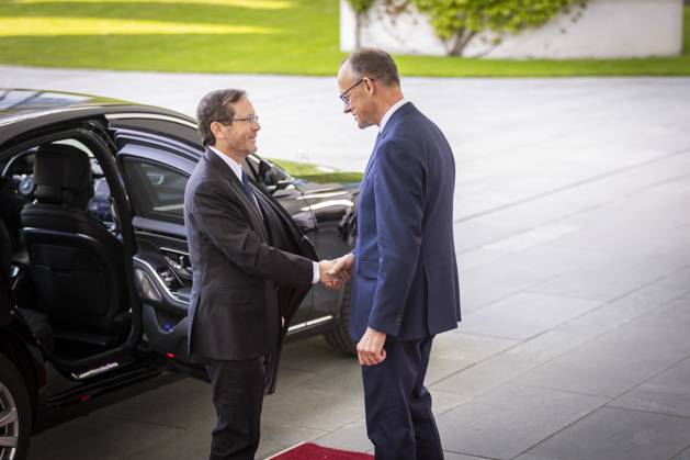 R L Friedrich Merz CDU , Federal Chancellor, receives Isaac Herzog, President of Israel, at the Federal Chancellery in Berlin, 12 05 2025 Berlin Germany Copyright: xAmreixSchulzx