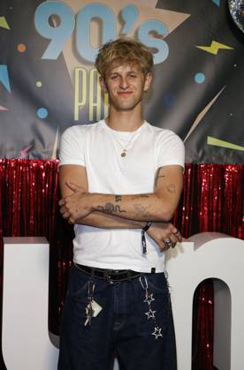 Theo Carow at the photocall for the premiere of the first season of the JOYN series Messiah Superstar at Bi Nuu Berlin on May 15, 2025