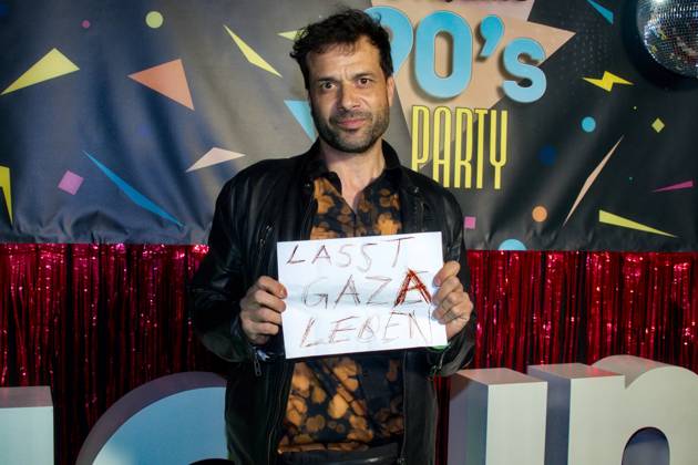 Messiah Superstar , Premiere at Bi Nuu, Berlin, 15 05 2025 Kai Schumann with message Let Gaza live , MESSIAH SUPERSTAR , Photo Call for the premiere of the Sat1 and Joyn production at Bi Nuu, Berlin, 15 05 2025 Berlin Bi Nuu Germany, germany Copyright: xChristianxBehringx