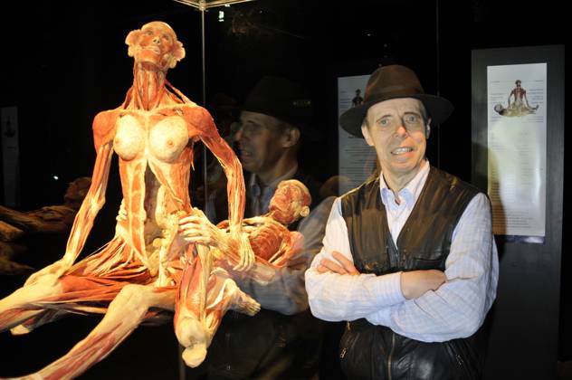 Body Worlds & the Mirror of Time exhibition DR. GUNTHER VON HAGENS & THE SUSPENDED ACT.Press conference for the new sex plastinates which is part of the Body Worlds & the Mirror of Time exhibition at the O2 Arena, Greenwich, south-east London, England..June 23rd, 2009.bodyworks body works half length muscles internal organs flesh muscle skin models bone sexual position half length black hat blue shirt waistcoat arms crossed .CAP PL.Phil Loftus . London Great Britain Copyright: xPhilxLoftus CapitalxPicturesx