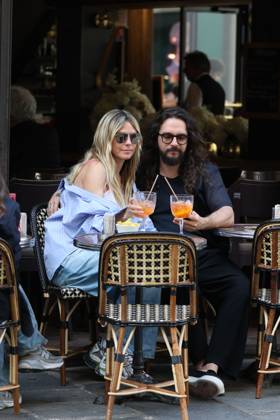 German model Heidi Klum and her husband, musician Tom Kaulitz, shared a romantic kiss and enjoyed a spritz on the terrace of a Parisian cafÃ German model Heidi Klum and her husband, musician Tom Kaulitz, shared a romantic kiss and enjoyed a spritz on the terrace of a Parisian cafÃ  Copyright: xBrendanxYoungx
