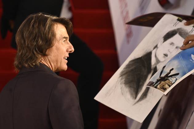 May 20, 2025, Mexico City, Ciudad de Mexico, Mexico: Actor Tom Cruise signs autographs for the fans during the red carpet for Mission: Impossible - The Final Reckoning Mexico City film Premiere at Auditorio Nacional. on May 20, 2025 in Mexico City, Mexico. Mexico City Mexico - ZUMAe321 20250520_zea_e321_082 Copyright: xCarlosxTischlerx