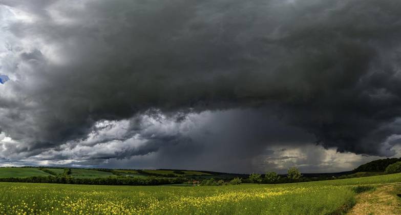 THUNDERSTORMS OVER THURINGIA FOR EDITORIAL PURPOSES ONLY EDITORIAL USE ONLY p 28 05 2025 Söllnitz Panoramic photo A thunderstorm front moves over Thuringia in the afternoon, as seen here near Söllnitz Weimarer land Germany Thuringia Söllnitz Copyright SaschaxFromm Copyright: SaschaxFromm doc80uads55w1sogh1yojq ,EDITORIAL USE ONLY Copyright: SaschaxFromm