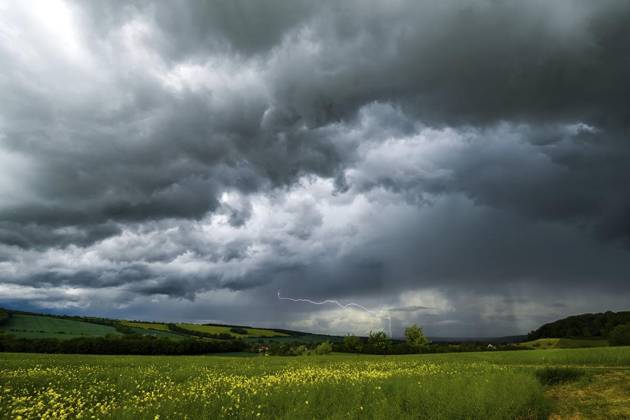 THUNDERSTORMS OVER THURINGIA FOR EDITORIAL PURPOSES ONLY EDITORIAL USE ONLY p 28 05 2025 Söllnitz A thunderstorm front moves over Thuringia in the afternoon, as seen here near Söllnitz Weimarer land Germany Thuringia Söllnitz Copyright SaschaxFromm Copyright: SaschaxFromm doc80uaeqldaxsnd2tflwl ,EDITORIAL USE ONLY Copyright: SaschaxFromm