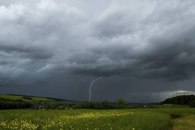 THUNDERSTORMS OVER THURINGIA FOR EDITORIAL PURPOSES ONLY EDITORIAL USE ONLY p 28 05 2025 Söllnitz A thunderstorm front moves over Thuringia in the afternoon, as seen here near Söllnitz Weimarer land Germany Thuringia Söllnitz Copyright SaschaxFromm Copyright: SaschaxFromm doc80uaewxj0dvitxy0i6i ,EDITORIAL USE ONLY Copyright: SaschaxFromm