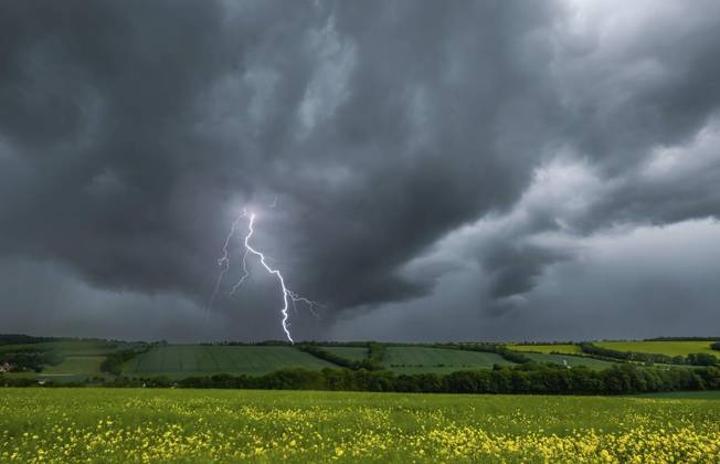THUNDERSTORMS OVER THURINGIA FOR EDITORIAL PURPOSES ONLY EDITORIAL USE ONLY p 28 05 2025 Söllnitz A thunderstorm front moves over Thuringia in the afternoon, as seen here near Söllnitz Weimarer land Germany Thuringia Söllnitz Copyright SaschaxFromm Copyright: SaschaxFromm doc80uaeywz7wlf44h1l4b ,EDITORIAL USE ONLY Copyright: SaschaxFromm
