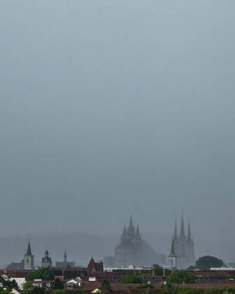 THUNDERSTORMS OVER THURINGIA FOR EDITORIAL PURPOSES ONLY EDITORIAL USE ONLY p 28 05 2025 Söllnitz A thunderstorm front with heavy rain moves over Thuringia in the afternoon, as seen here over the state capital Erfurt Germany Thuringia Erfurt Copyright SaschaxFromm Copyright: SaschaxFromm doc80uafpr8e7912pqo0lwl ,EDITORIAL USE ONLY Copyright: SaschaxFromm