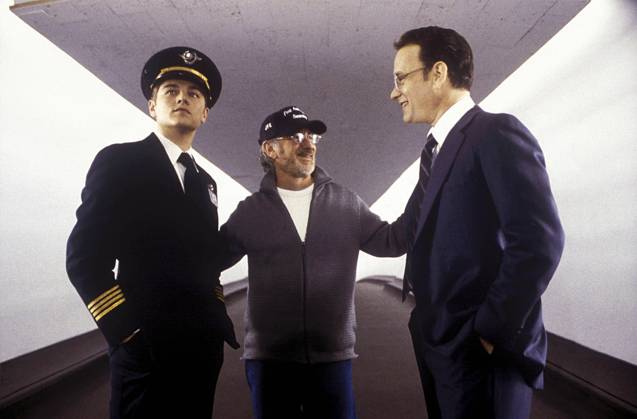 Catch Me If You Can - filmstill STEVEN SPIELBERG, LEONARDO DICAPRIO & TOM HANKS on the set of Catch Me If You Can Ref: FBAW EDITORIAL USE ONLY Copyright: xSuppliedxbyxCapitalxPicturesx