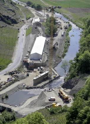 DEU , GERMANY After the flood disaster in July 2021 in the Ahr Valley Bahn AG is repairing and rebuilding the destroyed bridges and railway lines of the Ahr Valley Train , like here in Mayschoss , 14 05 2025 DEU , GERMANY After the flood disaster in July 2021 in the Ahr Valley Bahn AG is repairing and rebuilding the destroyed bridges and railway lines