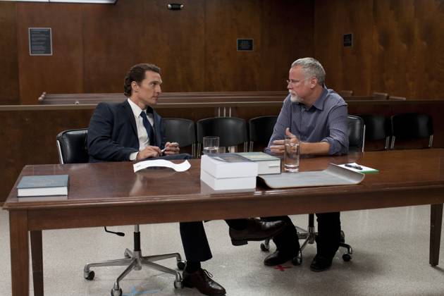 The Lincoln Lawyer - filmstill MATTHEW McCONAUGHEY & MICHAEL CONNELLY in The Lincoln Lawyer EDITORIAL USE ONLY Copyright: xCAP FBx