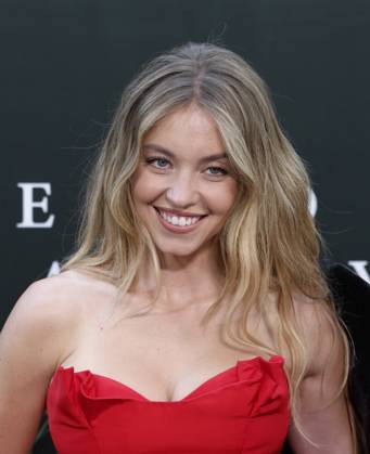 Sydney Sweeney arrives on the red carpet for the Echo Valley New York Premiere at AMC Lincoln Square 13 on June 04, 2025 in New York City.  NYP20250604213 JOHNxANGELILLO