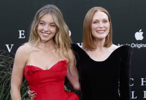Sydney Sweeney and Julianne Moore arrive on the red carpet for the Echo Valley New York Premiere at AMC Lincoln Square 13 on June 04, 2025 in New York City.  NYP20250604214 JOHNxANGELILLO