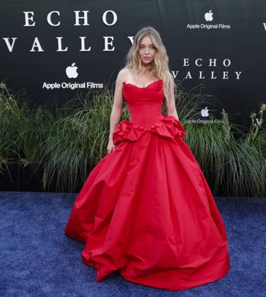Sydney Sweeney arrives on the red carpet for the Echo Valley New York Premiere at AMC Lincoln Square 13 on June 04, 2025 in New York City.  NYP20250604217 JOHNxANGELILLO