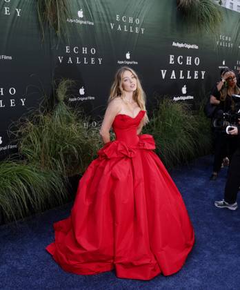 Sydney Sweeney arrives on the red carpet for the Echo Valley New York Premiere at AMC Lincoln Square 13 on June 04, 2025 in New York City.  NYP20250604221 JOHNxANGELILLO