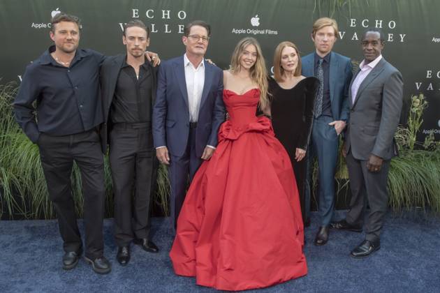 Bilder des Jahres 2025, Entertainment 06 Juni Entertainment Themen der Woche KW23 Entertainment Bilder des Tages Echo Valley New York Premiere in New York, USA - 04 Jun 2025 (L-R) Michael Pearce, Edmund Donovan, Kyle MacLachlan, Sydney Sweeney, Julianne Moore, Domhnall Gleeson and Albert Jones attend the Echo Valley New York Premiere at AMC Lincoln Square. New York United States Copyright: xRonxAdarx xSOPAxImagesx _radar_echovalley_20250604_02452