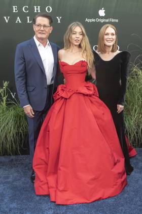 June 4, 2025, New York, United States: (L-R) Kyle MacLachlan, Sydney Sweeney and Julianne Moore attend the Echo Valley New York Premiere at AMC Lincoln Square. New York United States - ZUMAs197 20250604_aaa_s197_483 Copyright: xRonxAdarx