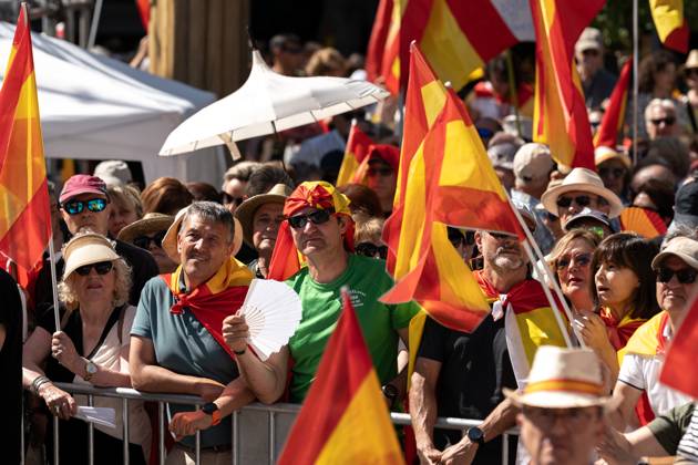 Thousands join anti-government protest in Madrid MADRID, SPAIN - JUNE 8: Massive demonstration is held in Plaza de Espana, led by Alberto Nunez Feijoo, leader of the conservative Popular Party (Partido Popular), against the government of President Pedro Sanchez, demanding his resignation over alleged corruption scandals involving his relatives and close political allies, in Madrid, Spain on June 8, 2025. Diego Radames Anadolu Madrid Spain. Editorial use only. Please get in touch for any other usage. Copyright: x2025xAnadoluxDiegoxRadamesx