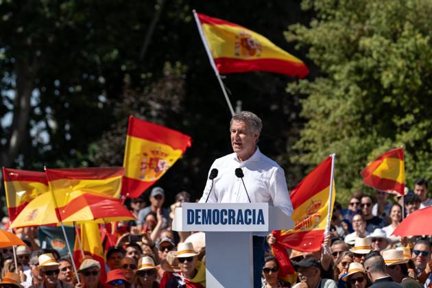 Thousands join anti-government protest in Madrid MADRID, SPAIN - JUNE 8: Massive demonstration is held in Plaza de Espana, led by Alberto Nunez Feijoo, leader of the conservative Popular Party (Partido Popular), against the government of President Pedro Sanchez, demanding his resignation over alleged corruption scandals involving his relatives and close political allies, in Madrid, Spain on June 8, 2025. Diego Radames Anadolu Madrid Spain. Editorial use only. Please get in touch for any other usage. Copyright: x2025xAnadoluxDiegoxRadamesx