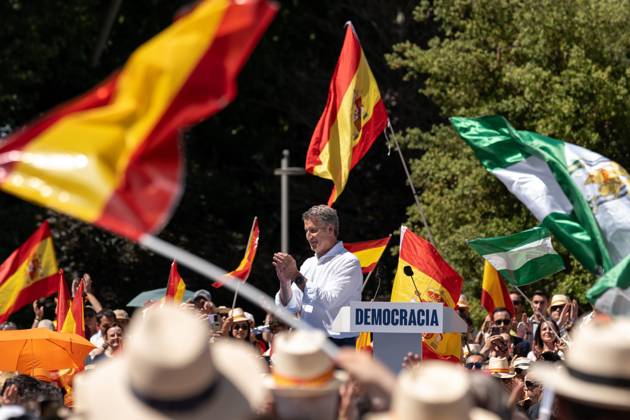 Thousands join anti-government protest in Madrid MADRID, SPAIN - JUNE 8: Massive demonstration is held in Plaza de Espana, led by Alberto Nunez Feijoo, leader of the conservative Popular Party (Partido Popular), against the government of President Pedro Sanchez, demanding his resignation over alleged corruption scandals involving his relatives and close political allies, in Madrid, Spain on June 8, 2025. Diego Radames Anadolu Madrid Spain. Editorial use only. Please get in touch for any other usage. Copyright: x2025xAnadoluxDiegoxRadamesx