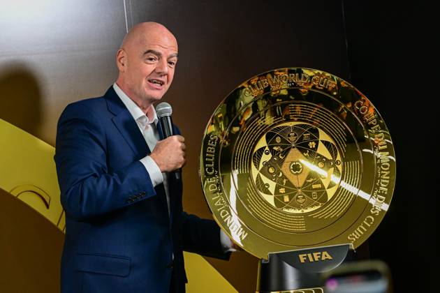 FIFA President Gianni Infantino, speaks next to the Club World Cup trophy during an event in Miami, Florida, 10 June 2025. Infantino assured that the reduction in ticket prices for Club World Cup matches, 84% for the opening match, is part of the ticket sales model in the United States and is not a sign of concern. FIFA downplays the impact of USA immigration policy on sports tournaments !ACHTUNG: NUR REDAKTIONELLE NUTZUNG! Copyright: xGiorgioxVierax USA3048 20250611-55017097077_1