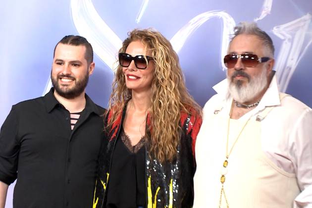 Zeus Tous surrounds himself with women at the premiere of the docuseries about his mother, Súper Sara Paula Vázquez during the presentation of the docuseries Súper Sara , on June 12, 2025, in Madrid Spain FAMOSOSOS DOCUSERIE SUPER SARA Europa Press TV 12 06 2025 Madrid Madrid Espana Copyright: xEuropaxPressxTVx 6795615