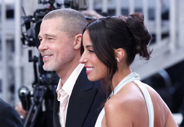 Brad Pitt and Ines de Ramon arrive on the red carpet for the Apple Original Films & Warner Bros. Pictures F1 World Premiere in Times Square on Monday, June 16, 2025 in New York City.  NYP20250616115 JOHNxANGELILLO