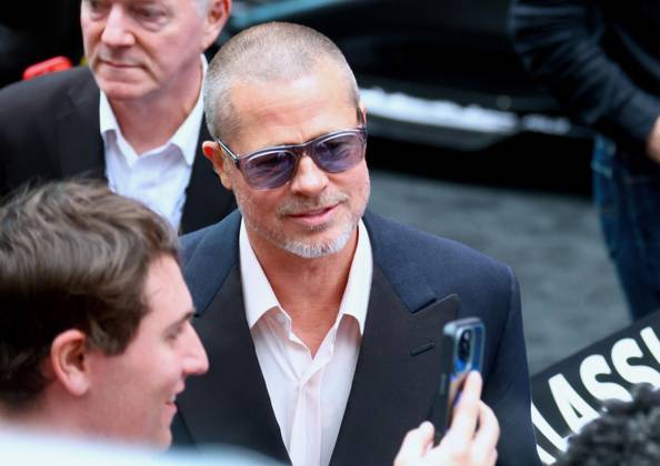 F1 World Premiere - Arrival - Brad Pitt Actor Brad Pitt arrives at the F1 movie world premiere in Times Square, New York on June 16, 2025. Photo by Charles Guerin ABACAPRESS.COM New York City NY United Arab Emirates  Copyright: xGuerinxCharles ABACAx