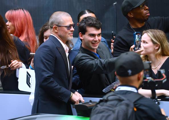F1 World Premiere - Arrival - Brad Pitt Actor Brad Pitt arrives at the F1 movie world premiere in Times Square, New York on June 16, 2025. Photo by Charles Guerin ABACAPRESS.COM New York City NY United Arab Emirates  Copyright: xGuerinxCharles ABACAx