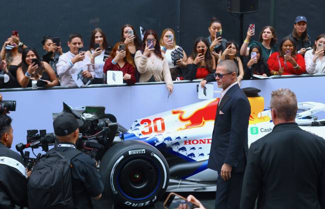 F1 World Premiere - Arrival - Brad Pitt Actor Brad Pitt arrives at the F1 movie world premiere in Times Square, New York on June 16, 2025. Photo by Charles Guerin ABACAPRESS.COM New York City NY United Arab Emirates  Copyright: xGuerinxCharles ABACAx