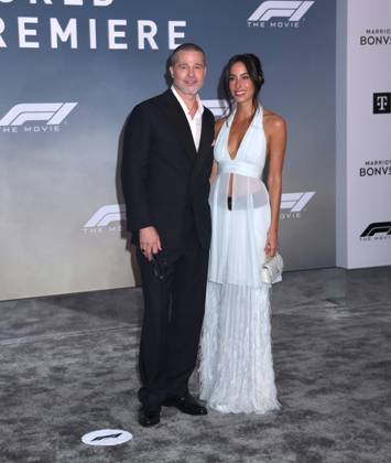 June 16, 2025, New York, Ny, United States: Brad Pitt and Ines de Ramon attend the World Premiere of Apple Original Films F1: The Movie at Times Square in New York. June 16, 2025. New York United States - ZUMAp281 20250616_zea_p281_022 Copyright: xPhotoxImagexPressx