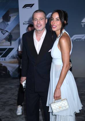 June 16, 2025, New York, Ny, United States: Brad Pitt and Ines de Ramon attend the World Premiere of Apple Original Films F1: The Movie at Times Square in New York. June 16, 2025. New York United States - ZUMAp281 20250616_zea_p281_032 Copyright: xPhotoxImagexPressx