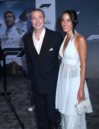 June 16, 2025, New York, Ny, United States: Brad Pitt and Ines de Ramon attend the World Premiere of Apple Original Films F1: The Movie at Times Square in New York. June 16, 2025. New York United States - ZUMAp281 20250616_zea_p281_033 Copyright: xPhotoxImagexPressx