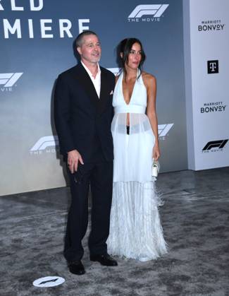 June 16, 2025, New York, Ny, United States: Brad Pitt and Ines de Ramon attend the World Premiere of Apple Original Films F1: The Movie at Times Square in New York. June 16, 2025. New York United States - ZUMAp281 20250616_zea_p281_037 Copyright: xPhotoxImagexPressx